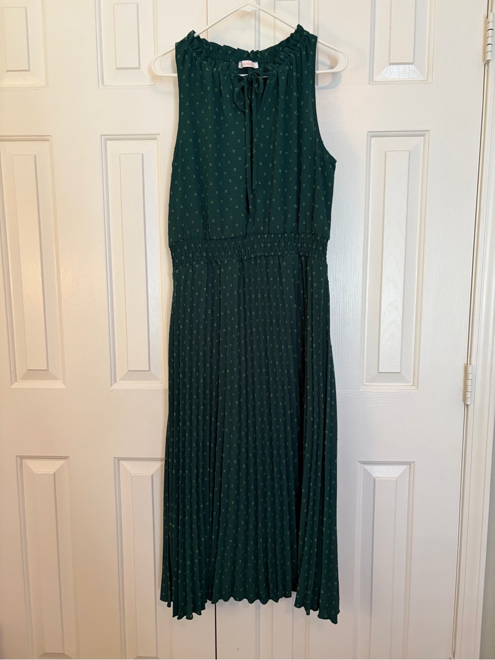 Sleeveless Emerald Green Pleated Midi Dress